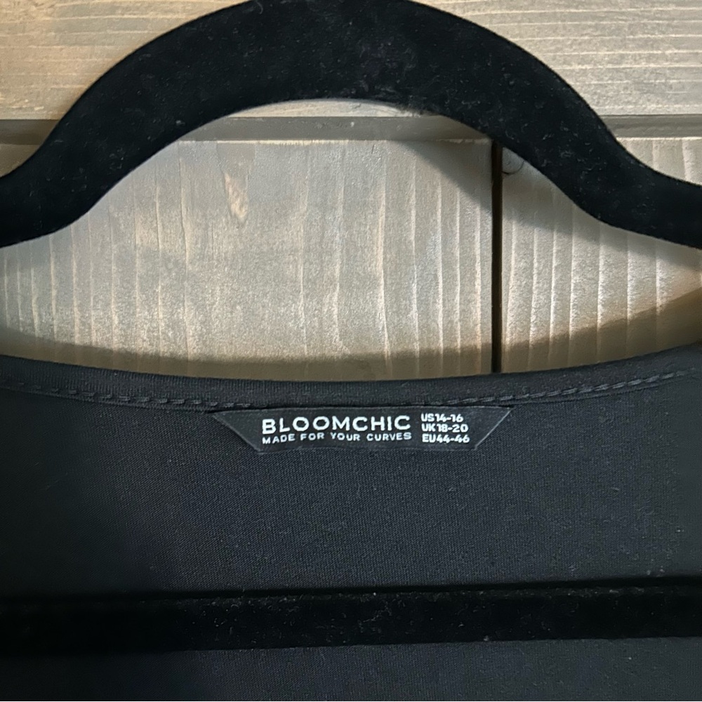 Bloomchic Solid Pocket Contrast Lace Split Maxi D… - image 3